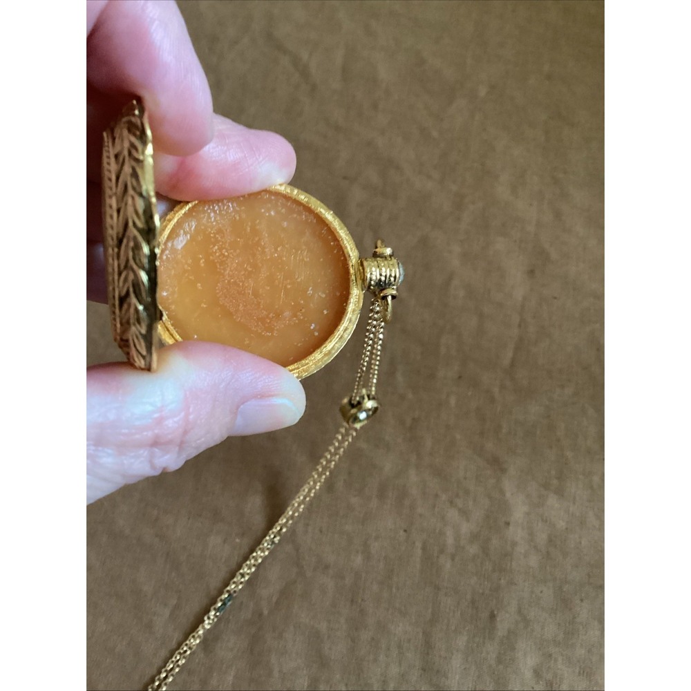 Vtg 1950's Max Factor Goldtone Locket With Chain 'Precious Time' Creme Perfume - Picture 5 of 6